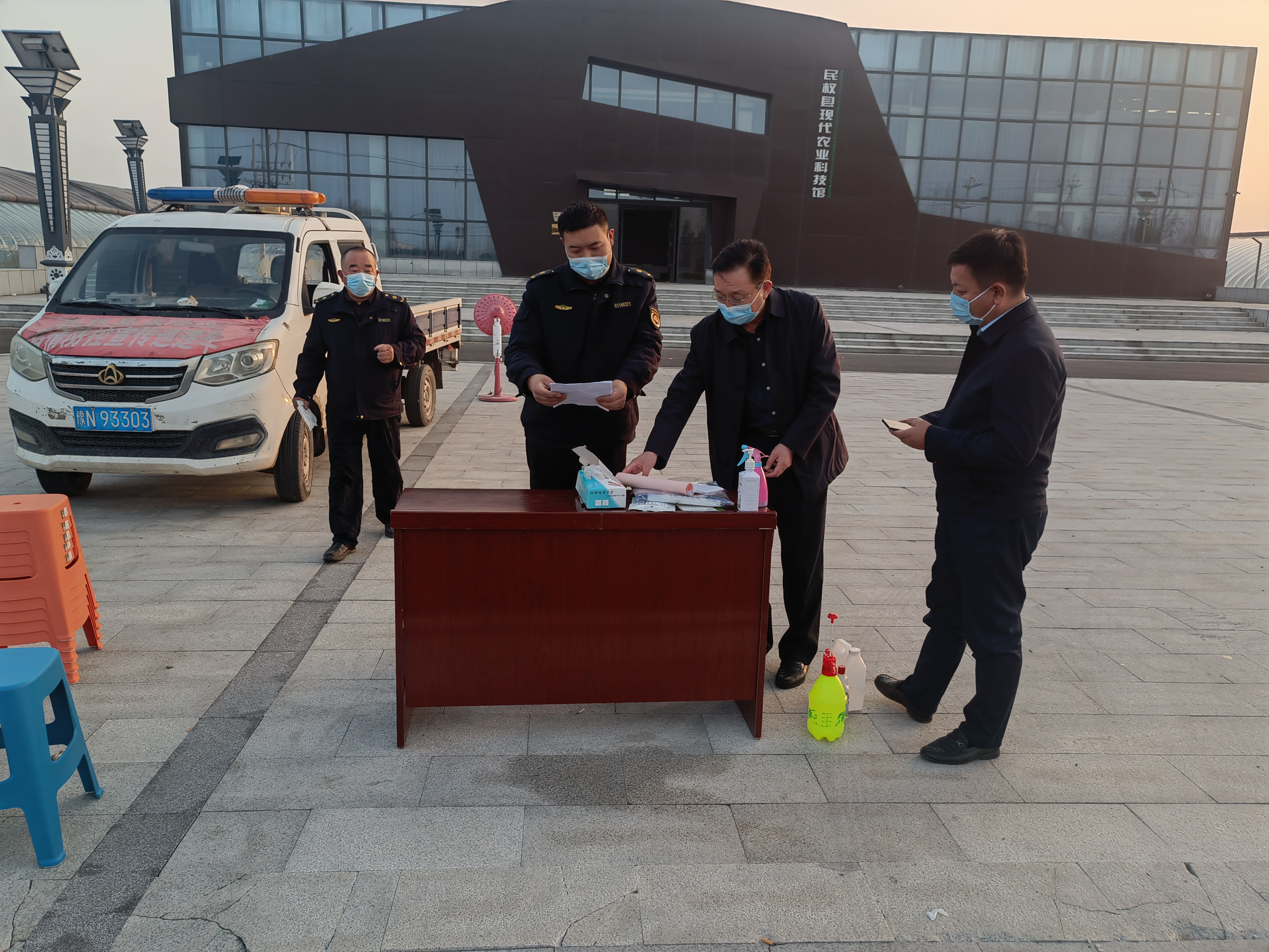 縣領(lǐng)導李國棟到雙塔鎮(zhèn)督導疫情防控工作