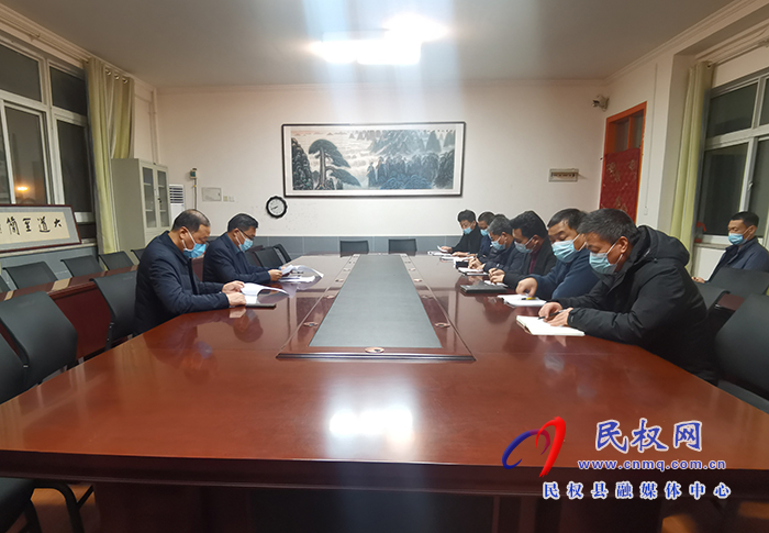 縣委常委、宣傳部長、副縣長畢道喜夜查學(xué)校疫情防控工作