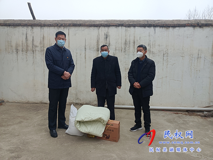 縣委宣傳部：看望慰問(wèn)駐村第一書(shū)記和困難群眾