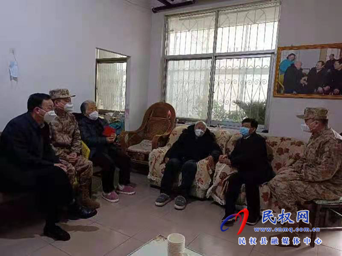 市人大常委會副主任、縣委書記張團(tuán)結(jié)看望慰問抗戰(zhàn)老兵