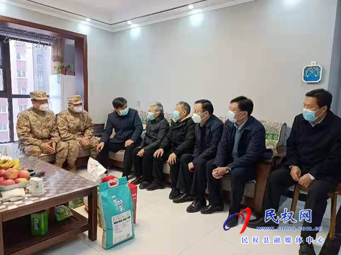 市人大常委會(huì)副主任、縣委書記張團(tuán)結(jié)看望慰問“三屬人員”