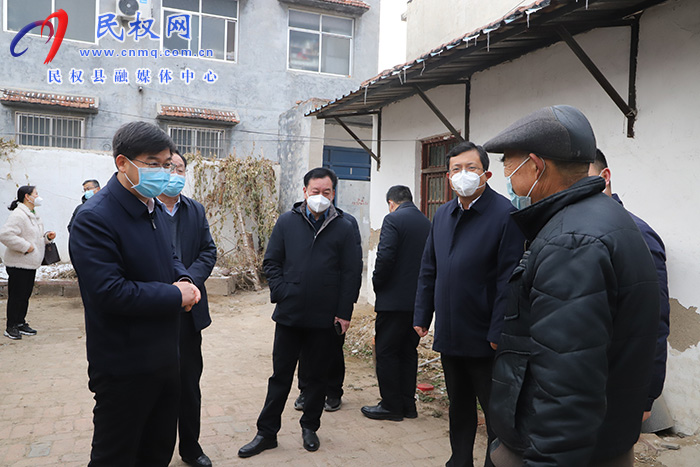 市人大常委會(huì)副主任、縣委書記張團(tuán)結(jié)走訪慰問特困職工、困難群眾及企業(yè)軍轉(zhuǎn)干部 市人大常委會(huì)副主任、縣委書記張團(tuán)結(jié)走訪慰問特困職工、困難群眾及企業(yè)軍轉(zhuǎn)干部