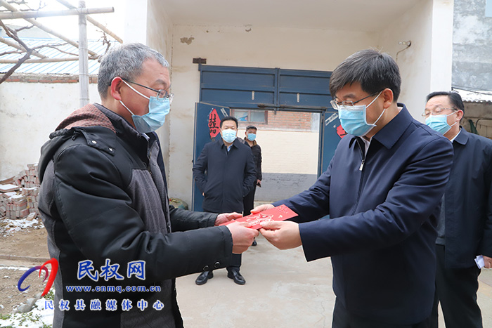 市人大常委會(huì)副主任、縣委書記張團(tuán)結(jié)走訪慰問特困職工、困難群眾及企業(yè)軍轉(zhuǎn)干部 市人大常委會(huì)副主任、縣委書記張團(tuán)結(jié)走訪慰問特困職工、困難群眾及企業(yè)軍轉(zhuǎn)干部