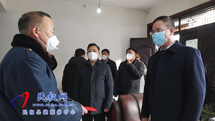縣委常委、常務(wù)副縣長王景義走訪慰問困難群眾和“三屬人員