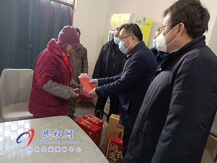 縣委常委、宣傳部長(zhǎng)、副縣長(zhǎng)畢道喜走訪(fǎng)慰問(wèn)困難黨員和老黨員