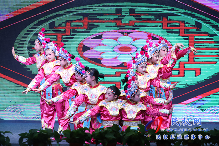展望未來，向2023年快樂出發(fā)——民權(quán)求實學(xué)校2022年年度文藝匯演成功舉行
