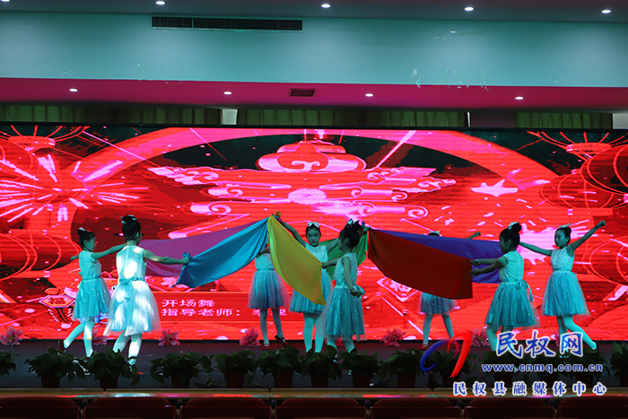 展望未來，向2023年快樂出發(fā)——民權(quán)求實學(xué)校2022年年度文藝匯演成功舉行