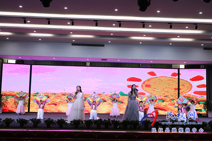 展望未來，向2023年快樂出發(fā)——民權(quán)求實學(xué)校2022年年度文藝匯演成功舉行