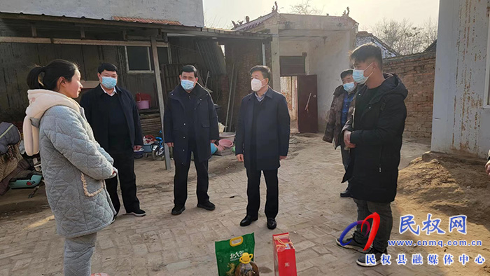 縣委常委、政法委書記陳鴻志、縣政協(xié)副主席王玉軍到程莊鎮(zhèn)走訪慰問困難群眾