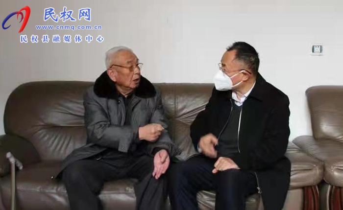 縣政協(xié)主席周明河春節(jié)前走訪慰問(wèn)退休老干部