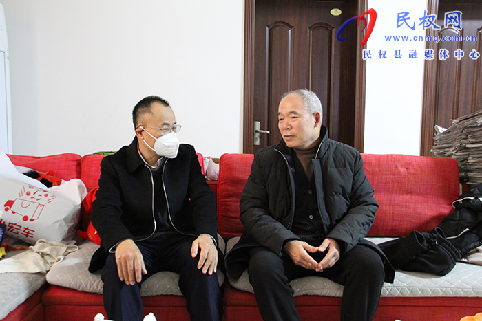 縣政協(xié)主席周明河春節(jié)前走訪慰問(wèn)退休老干部