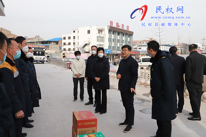 市人大常委會副主任、縣委書記張團結(jié)走訪慰問春節(jié)一線值班人員