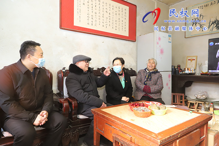 縣委副書記、縣長(zhǎng)王靜嫻看望慰問(wèn)實(shí)職縣級(jí)退休干部