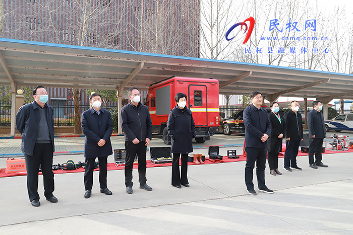 市人大常委會(huì)副主任、縣委書記張團(tuán)結(jié)率隊(duì)走訪慰問(wèn)駐民部隊(duì)官兵和消防指戰(zhàn)員