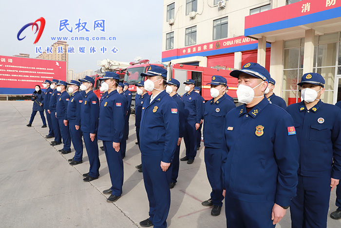 市人大常委會(huì)副主任、縣委書記張團(tuán)結(jié)率隊(duì)走訪慰問(wèn)駐民部隊(duì)官兵和消防指戰(zhàn)員