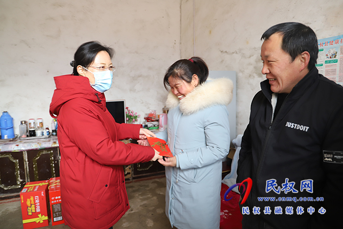 縣委副書(shū)記、縣長(zhǎng)王靜嫻走訪慰問(wèn)幫扶聯(lián)系戶