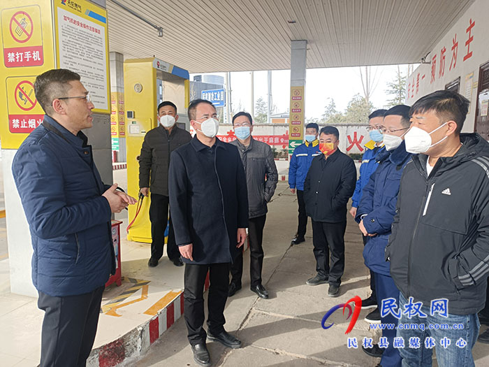 縣委常委、常務(wù)副縣長(zhǎng)王景義檢查節(jié)前食品供應(yīng)和安全生產(chǎn)工作