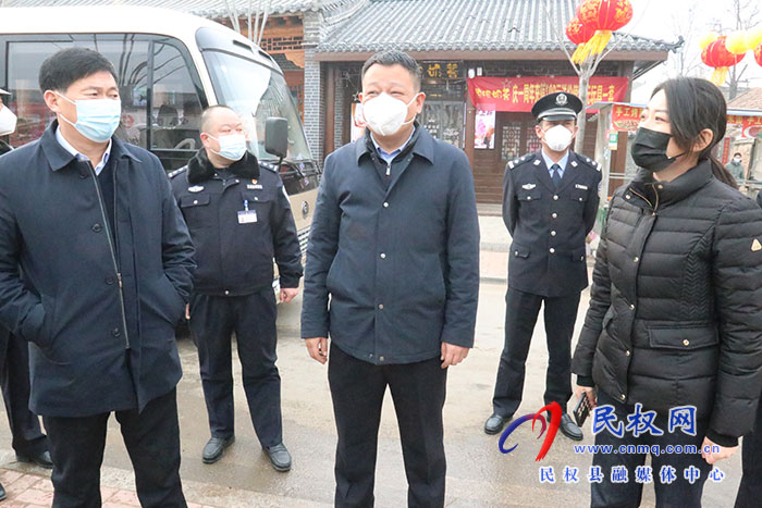副縣長、縣公安局黨組書記、局長賈濤查看游樂場所安全生產(chǎn)工作