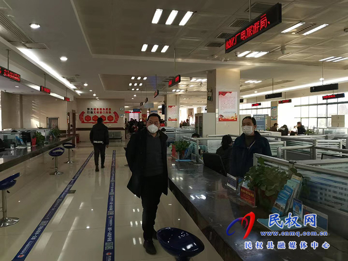 民權(quán)縣文化廣電旅游局黨組書(shū)記、局長(zhǎng)趙世忠到行政服務(wù)中心文廣局窗口調(diào)研