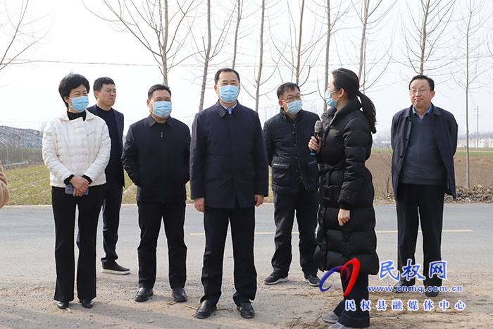 市人大常委會視察組蒞民視察耕地保護工作