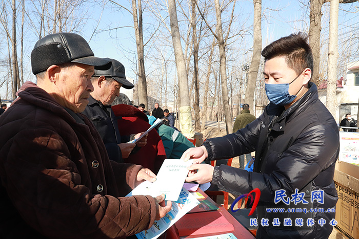 民權(quán)縣舉行文化科技衛(wèi)生“三下鄉(xiāng)”暨“快樂星期天”集中示范活動(dòng)