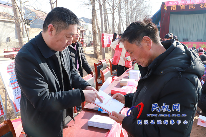 民權(quán)縣舉行文化科技衛(wèi)生“三下鄉(xiāng)”暨“快樂星期天”集中示范活動(dòng)