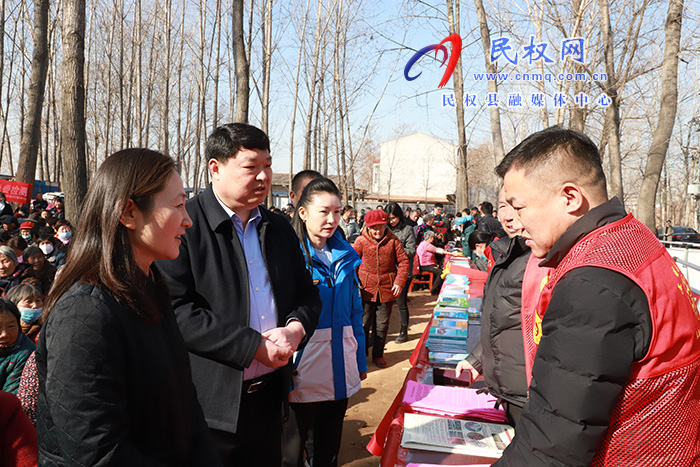 民權(quán)縣舉行文化科技衛(wèi)生“三下鄉(xiāng)”暨“快樂星期天”集中示范活動(dòng)