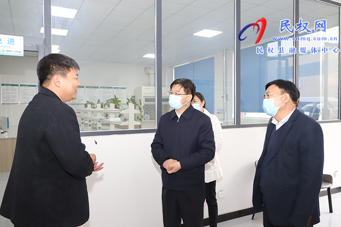 市人大常委會副主任、縣委書記張團結(jié)調(diào)研食品安全“兩個責任”落實情況