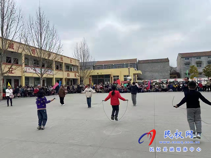 人和鎮(zhèn)中心小學舉辦春季運動會