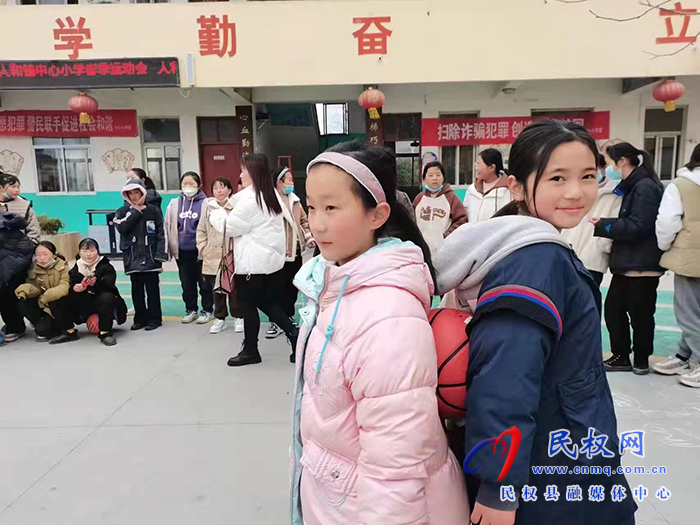 人和鎮(zhèn)中心小學舉辦春季運動會