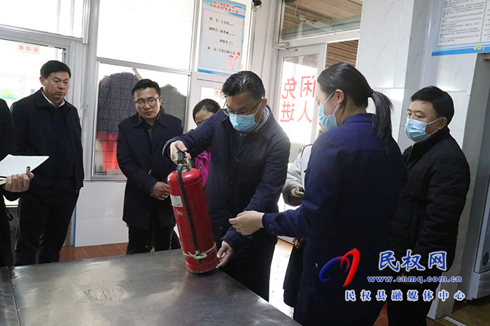 縣委常委、宣傳部長、副縣長畢道喜查看校園安全工作