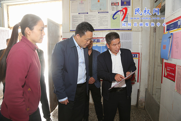 縣委常委、組織部長王義彬督導(dǎo)食品安全“兩個責(zé)任”工作落實情況