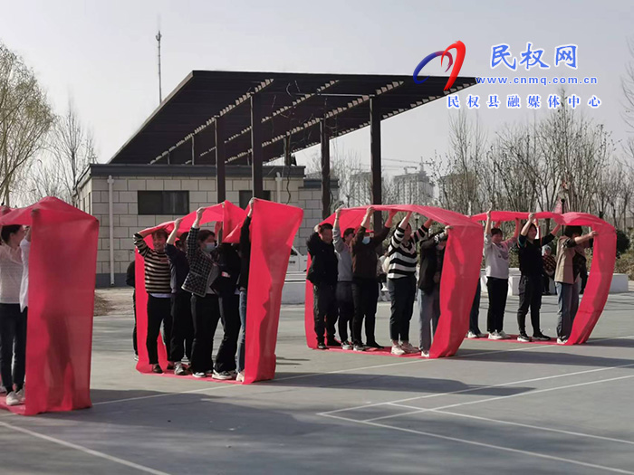 縣東方超市舉辦“三八”婦女節(jié)趣味運(yùn)動會