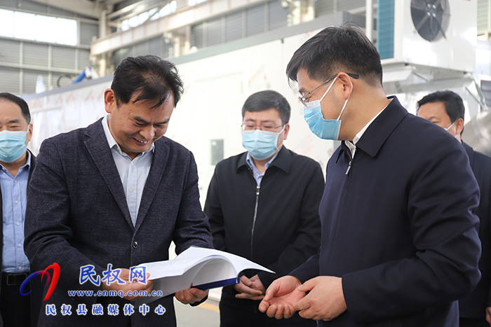市人大常委會副主任、縣委書記張團結開展“企業(yè)服務日”活動