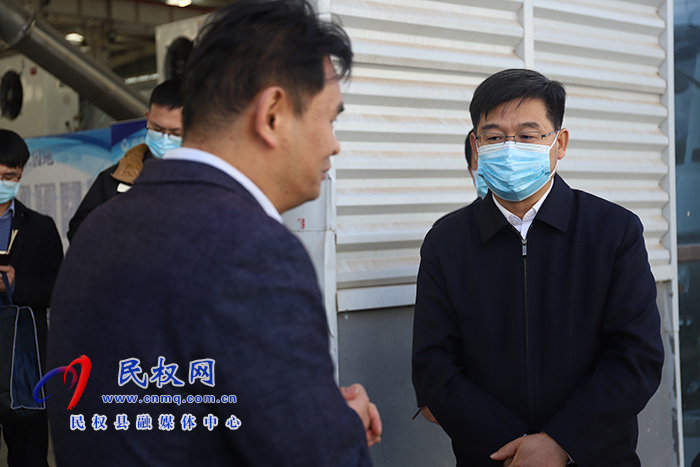 市人大常委會副主任、縣委書記張團結開展“企業(yè)服務日”活動