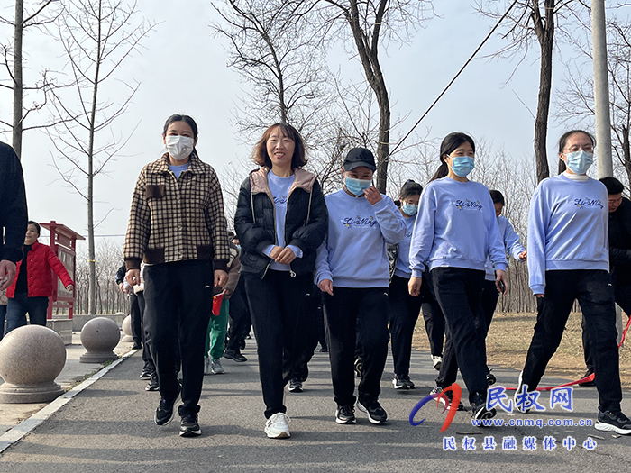 孫六鎮(zhèn)組織開展“健康徒步走，奮勇向前行”春季徒步活動(dòng)