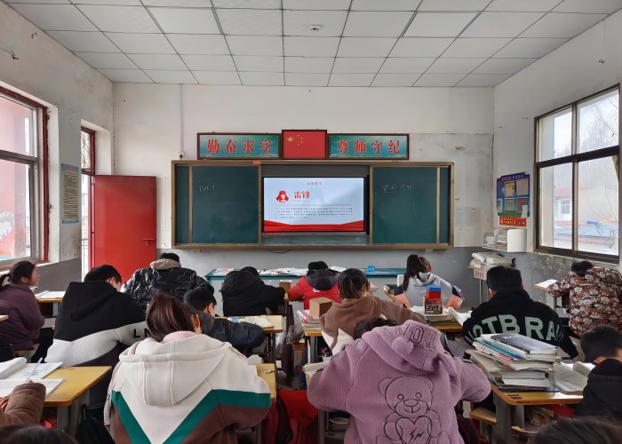 雙塔鎮(zhèn)各中小學開展“學雷鋒樹新風”活動