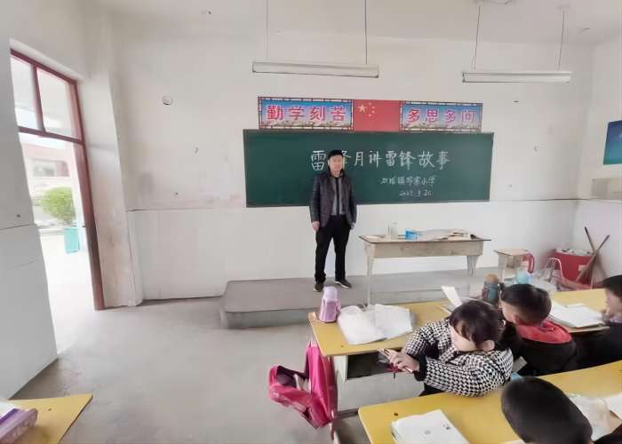 雙塔鎮(zhèn)各中小學開展“學雷鋒樹新風”活動