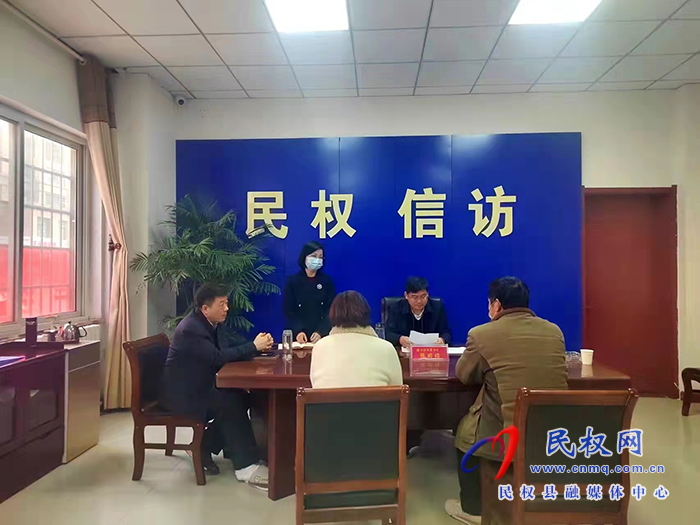 市人大常委會(huì)副主任、縣委書記張團(tuán)結(jié)到群眾來(lái)訪接待中心接待來(lái)訪群眾