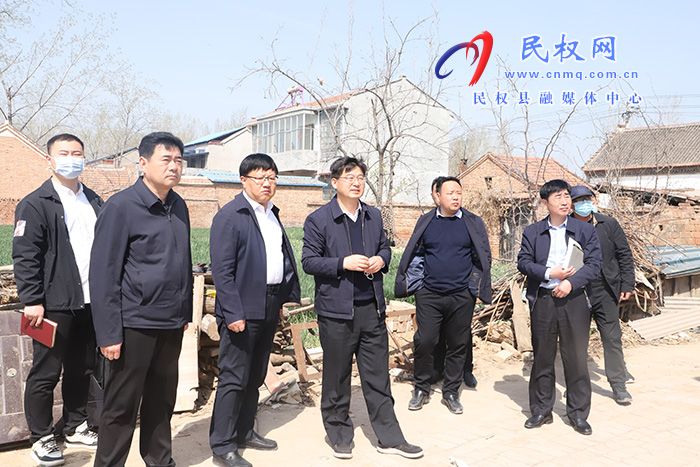 市人大常委會(huì)副主任、縣委書記張團(tuán)結(jié)調(diào)研督導(dǎo)違法違規(guī)占用耕地整治工作