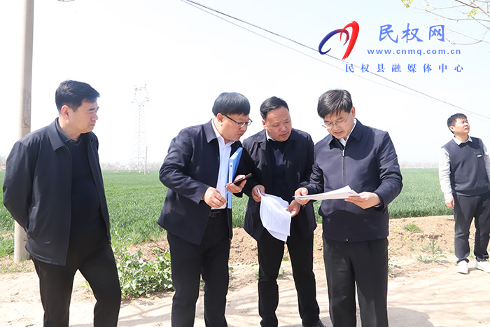 市人大常委會(huì)副主任、縣委書記張團(tuán)結(jié)調(diào)研督導(dǎo)違法違規(guī)占用耕地整治工作