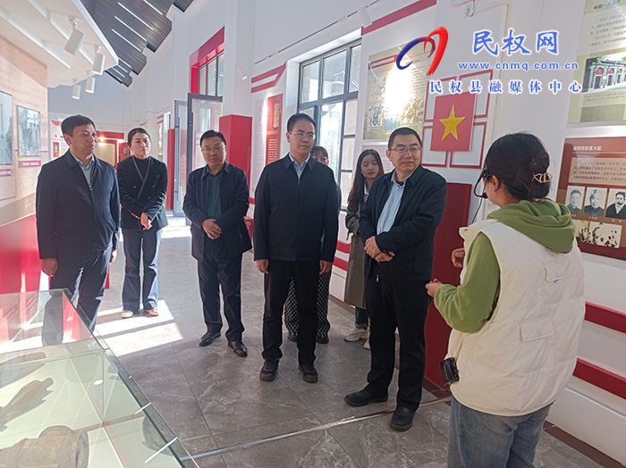 新疆生產(chǎn)建設(shè)兵團(tuán)第十三師新星市大營(yíng)房城管委黨委書(shū)記殷向東到民參觀考察