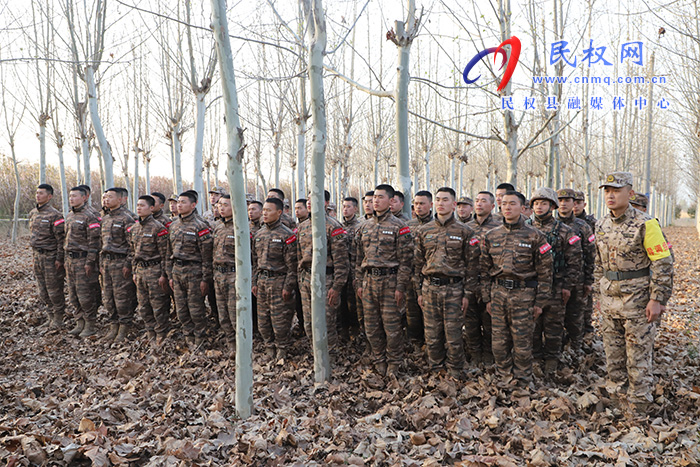 市人大常委會副主任、縣委書記張團結(jié)看望慰問在民駐訓(xùn)武警部隊官兵