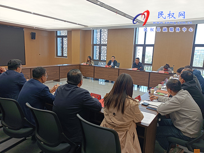 新疆建設兵團第十三師新星市大營房城管委蒞民座談會召開