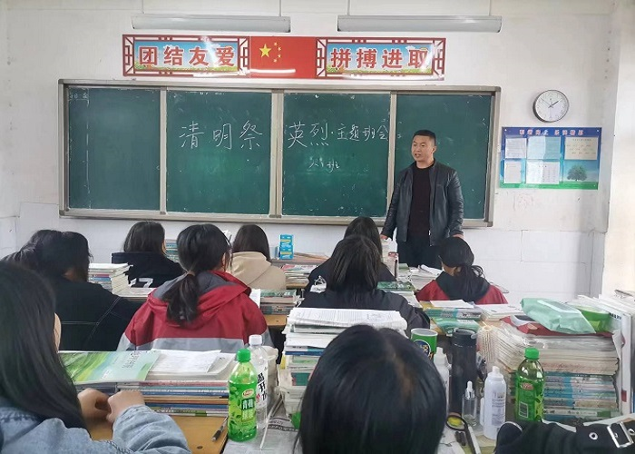 雙塔鎮(zhèn)各中小學(xué)開展“祭英烈、愛國防”全民國防教育活動
