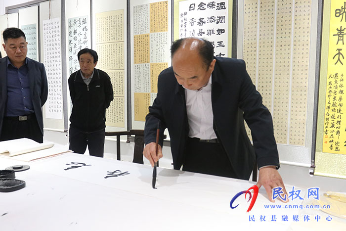 縣老干部局、縣老年書畫院參加2023中國·民權(quán)第七屆槐花文化系列活動書畫展