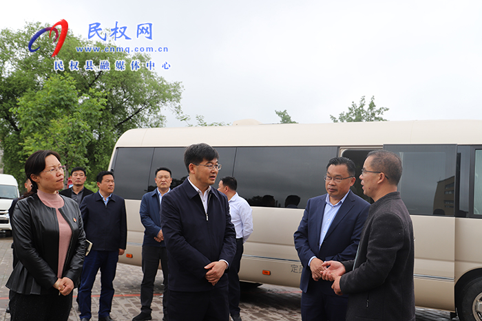 市人大常委會(huì)副主任、縣委書記張團(tuán)結(jié)到花園鄉(xiāng)調(diào)研基層黨建、校園安全、基層衛(wèi)生健康服務(wù)、馬鈴薯產(chǎn)業(yè)發(fā)展情況