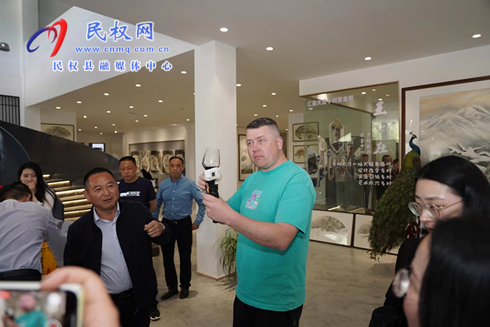 2023“打卡中國(guó)·讀懂中國(guó)式現(xiàn)代化——你好，河南！”網(wǎng)絡(luò)國(guó)際傳播活動(dòng)走進(jìn)“中國(guó)畫虎第一村” ? ? ?