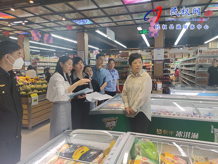 民權(quán)縣委常委、副縣長于茜督導(dǎo)包保企業(yè)第二季度食品安全“兩個(gè)責(zé)任”落實(shí)情況