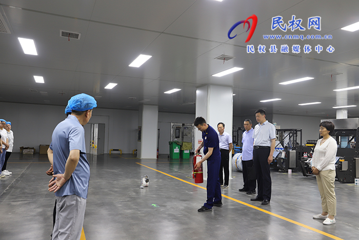 縣委宣傳部聯(lián)合消防救援大隊、高新區(qū)管委會走進印刷企業(yè)開展消防安全知識培訓(xùn)和實操應(yīng)急演練活動